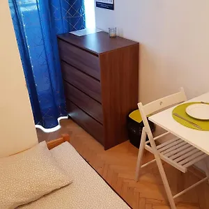 Hostel Niebieski Meander Blisko Metra, Warschau